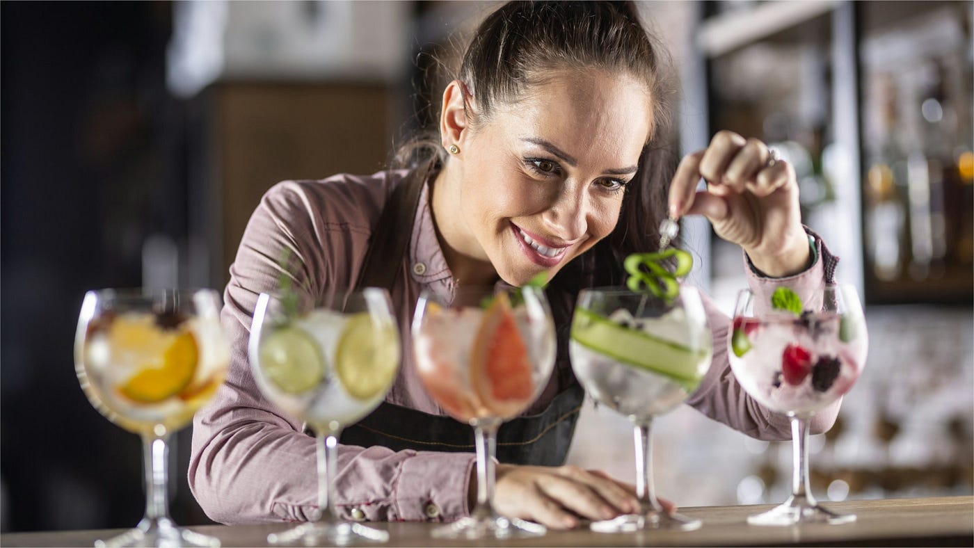Día Mundial del Gin Tonic: nuevas versiones del cóctel creativo que nos hace sentir bartenders en…