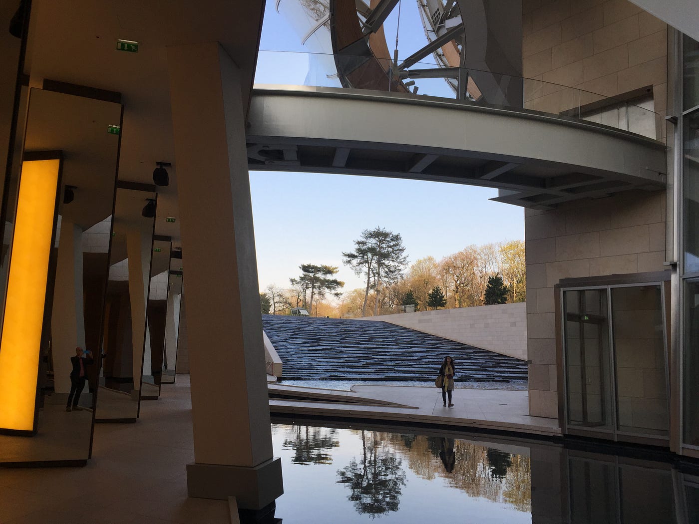 With the pandemic and the various confinements, the LVMH cultural and  leisure complex in Bois de Boulogne is closed. The Louis Vuitton  Foundation, contemporary art center and the Jardin d'Acclimatation await the