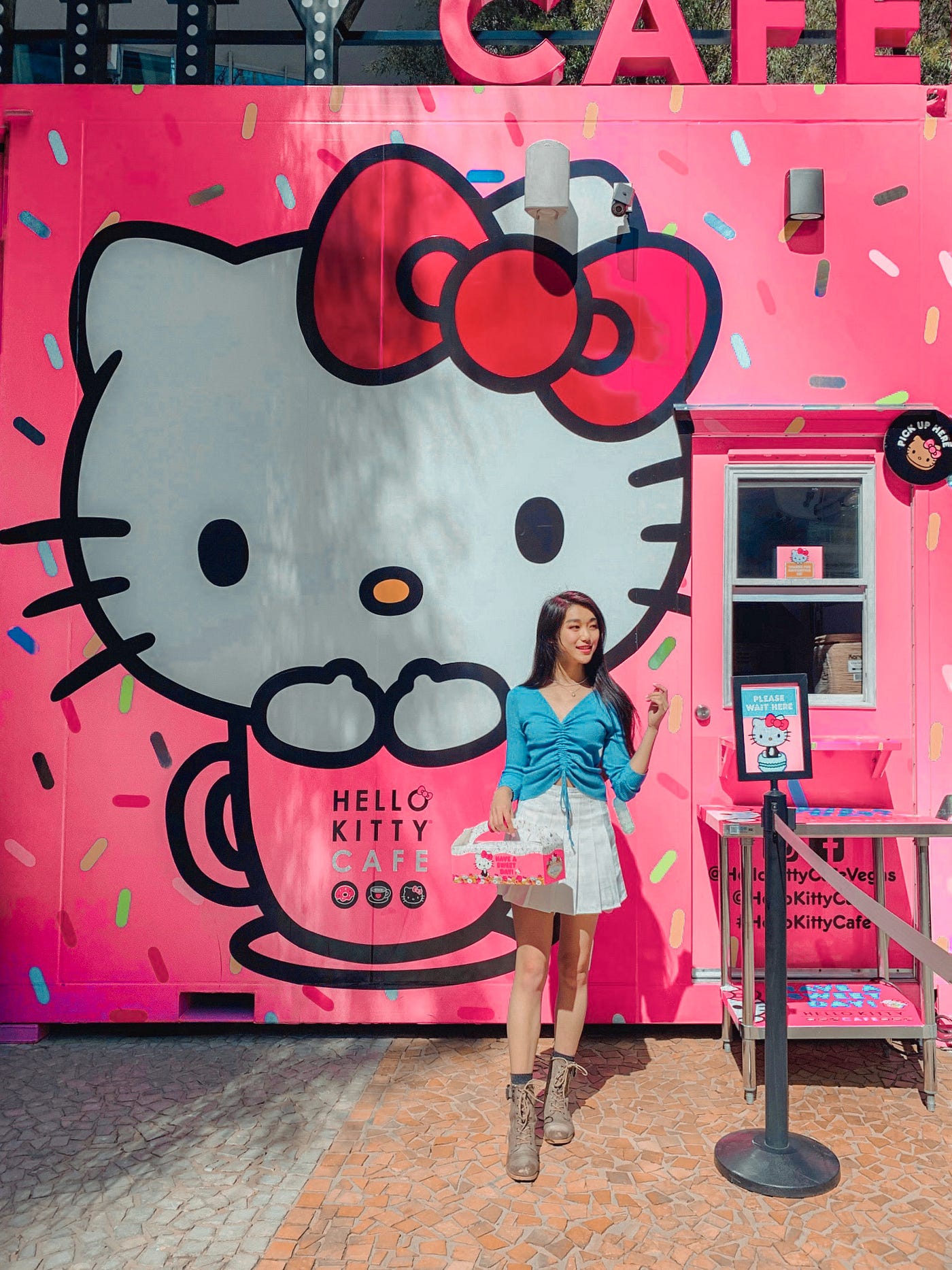 The outside of the Hello Kitty Cafe near New York New York Casino