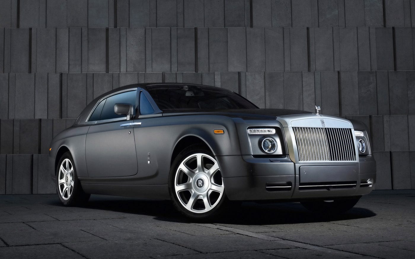 Rolls-Royce: The Story of Luxury, Innovation, and Engineering Excellence