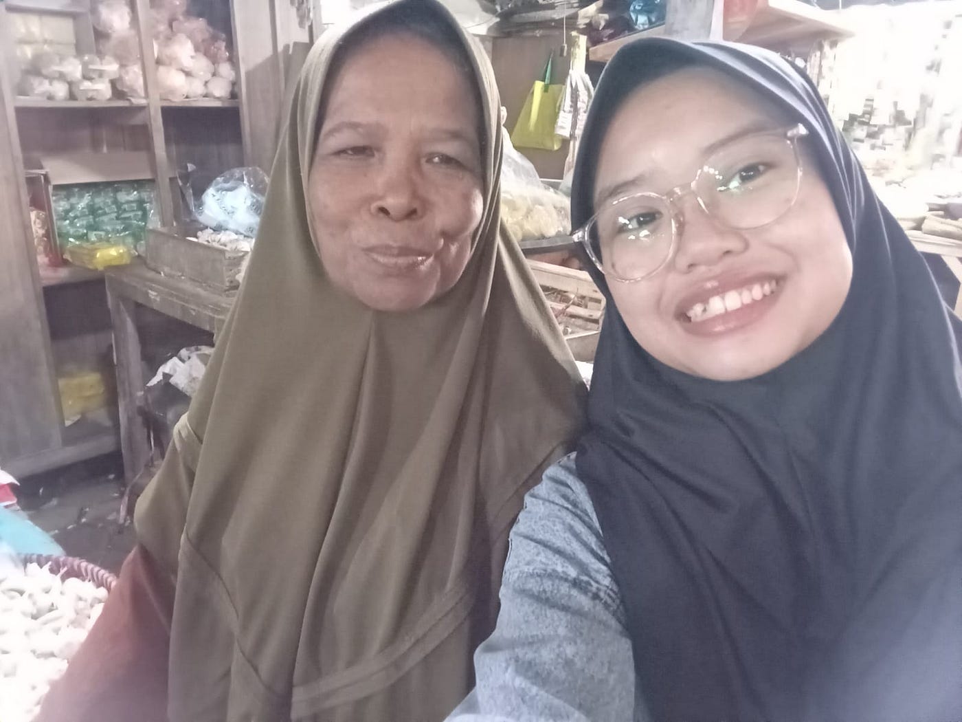 Berfoto dengan Bu Maryam
