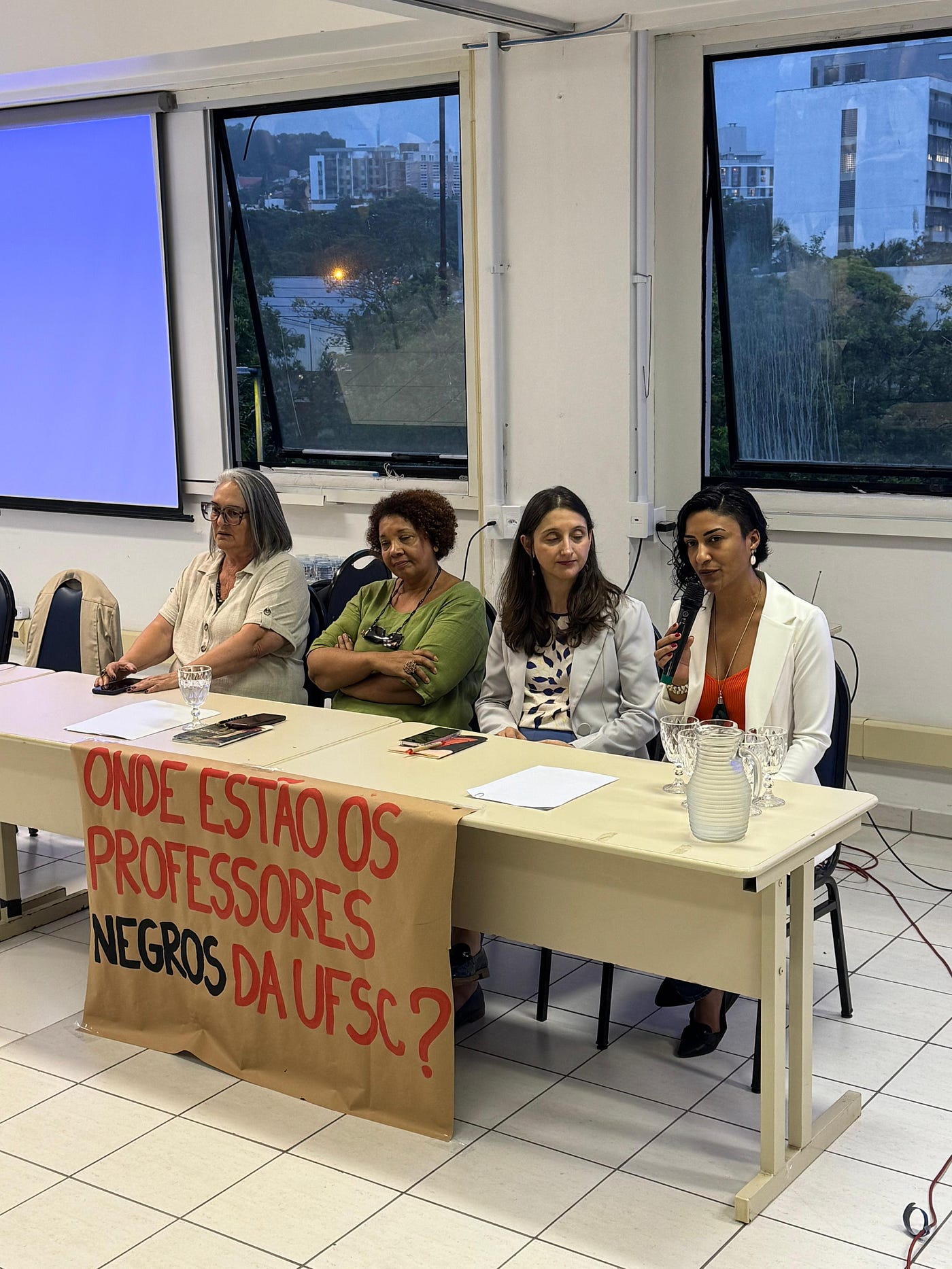 UFSC realiza Audiência Pública para rever número de vagas destinada a professores negros