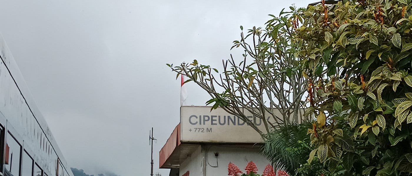 Cipeundeuy station with elevation of +772 m.