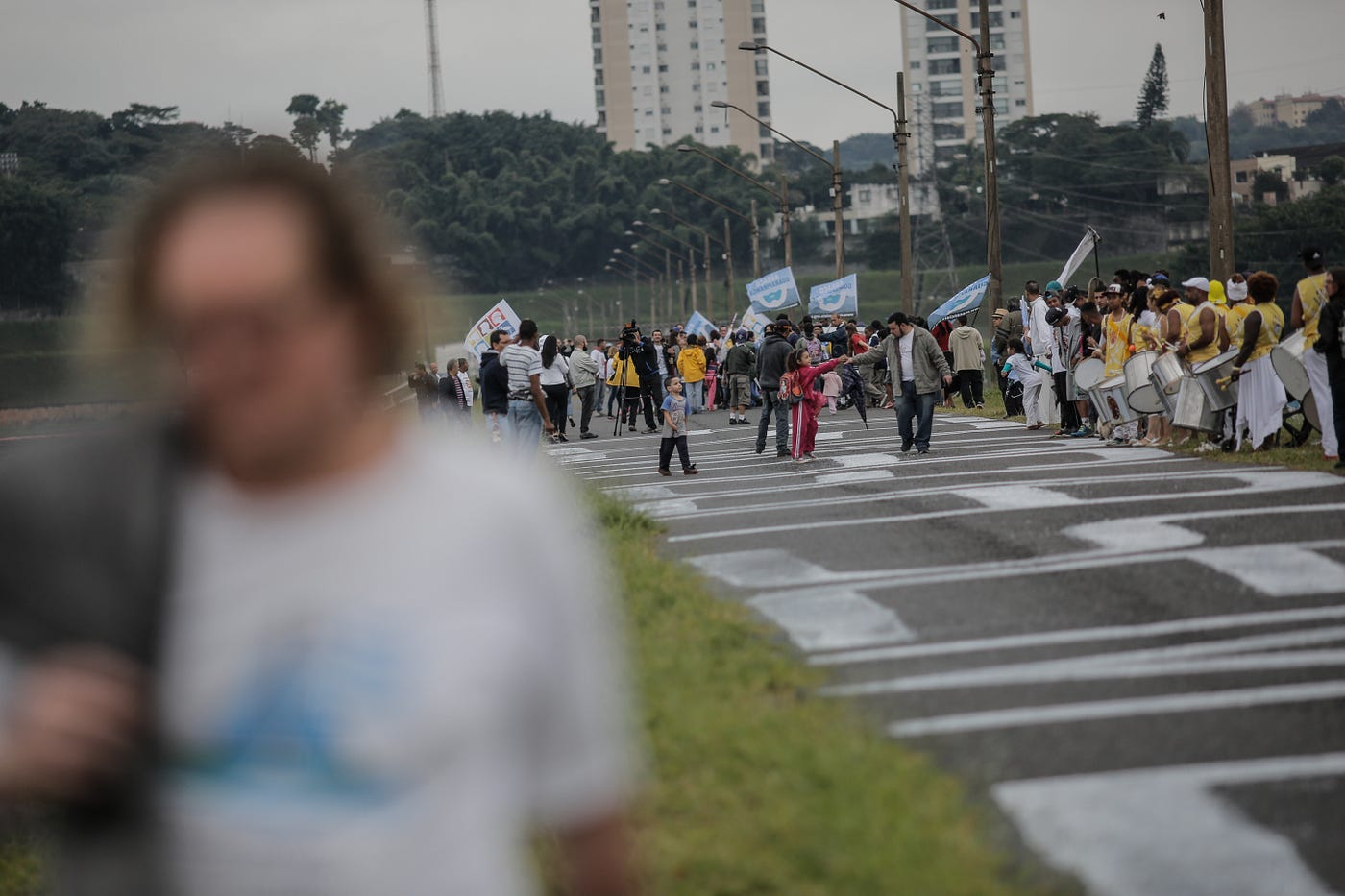 População de São Paulo abraça represa Guarapiranga em mobilização