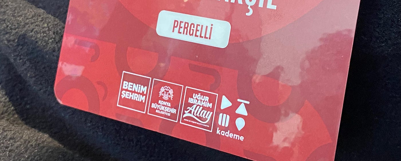 Kimdir bu pergelli?