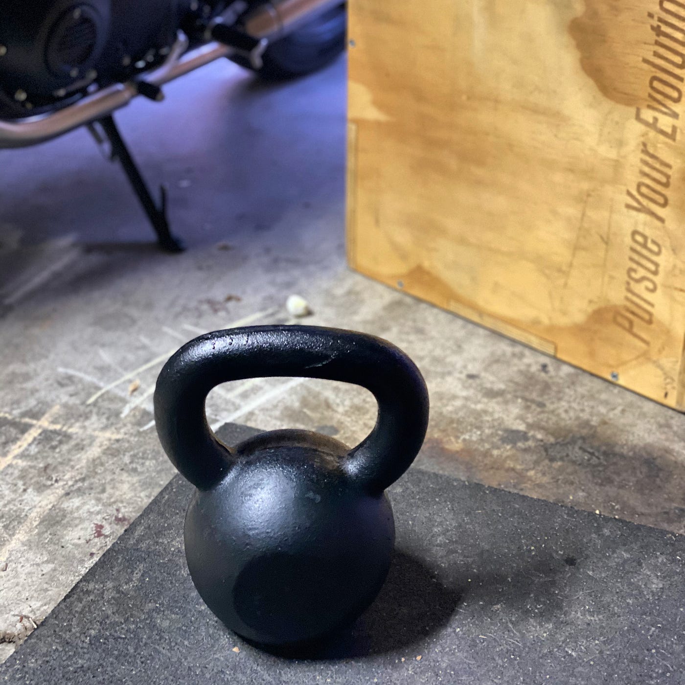 I did the 10,000 Kettle bell swing challenge and I didn't die. | by Patrick  Needs | Medium