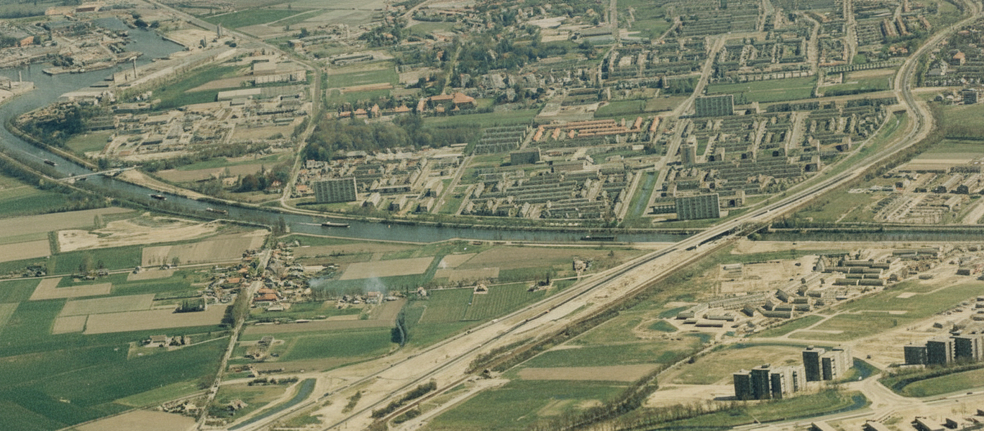 Het land van Feniks, deel 1, Wederopbouw