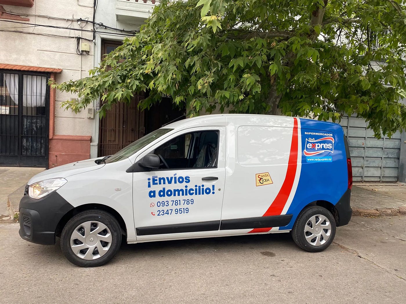 Ploteo Vehicular en Montevideo: La manera más visible, rentable y moderna de mostrar tu marca en la…