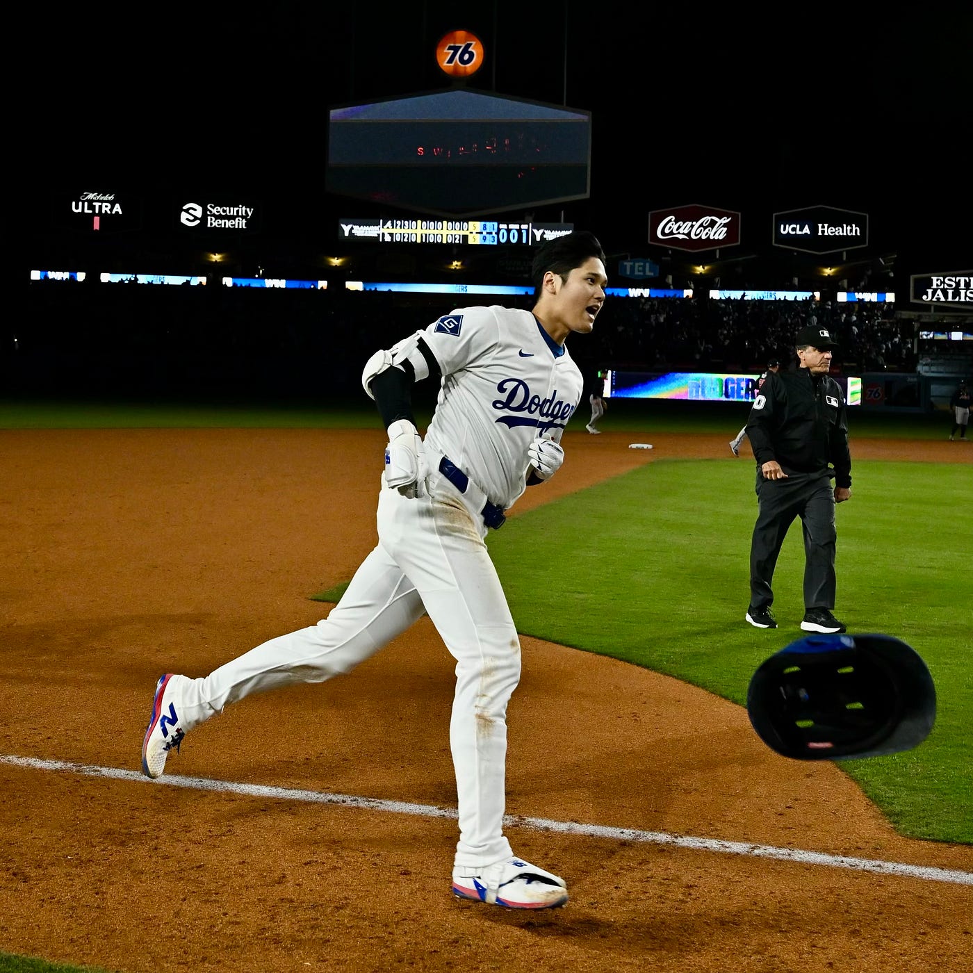 Shohei Ohtani finishes the Dodgers' comeback in historic streak