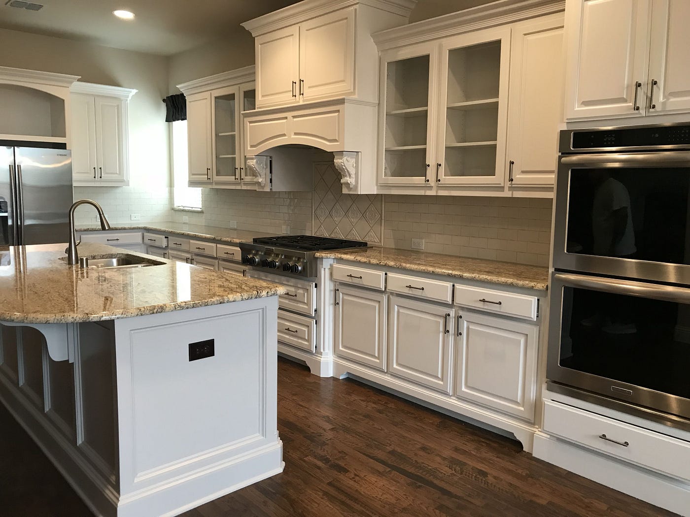 Kitchen Colors With Antique White Cabinets: Stunning Ideas