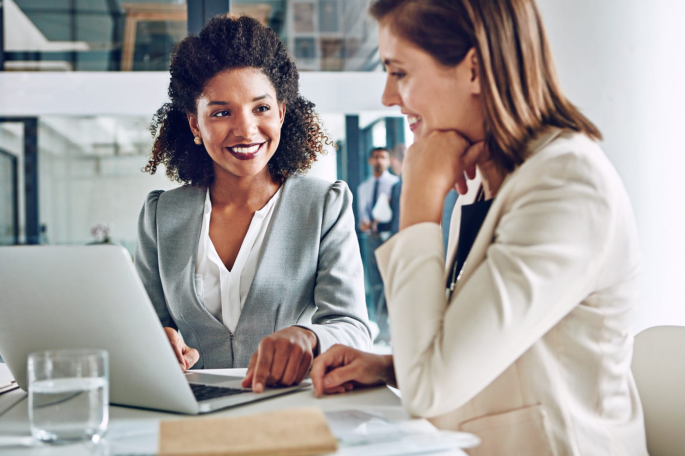 Group Coaching Is Having a Moment: When It Works (and When It Doesn’t)