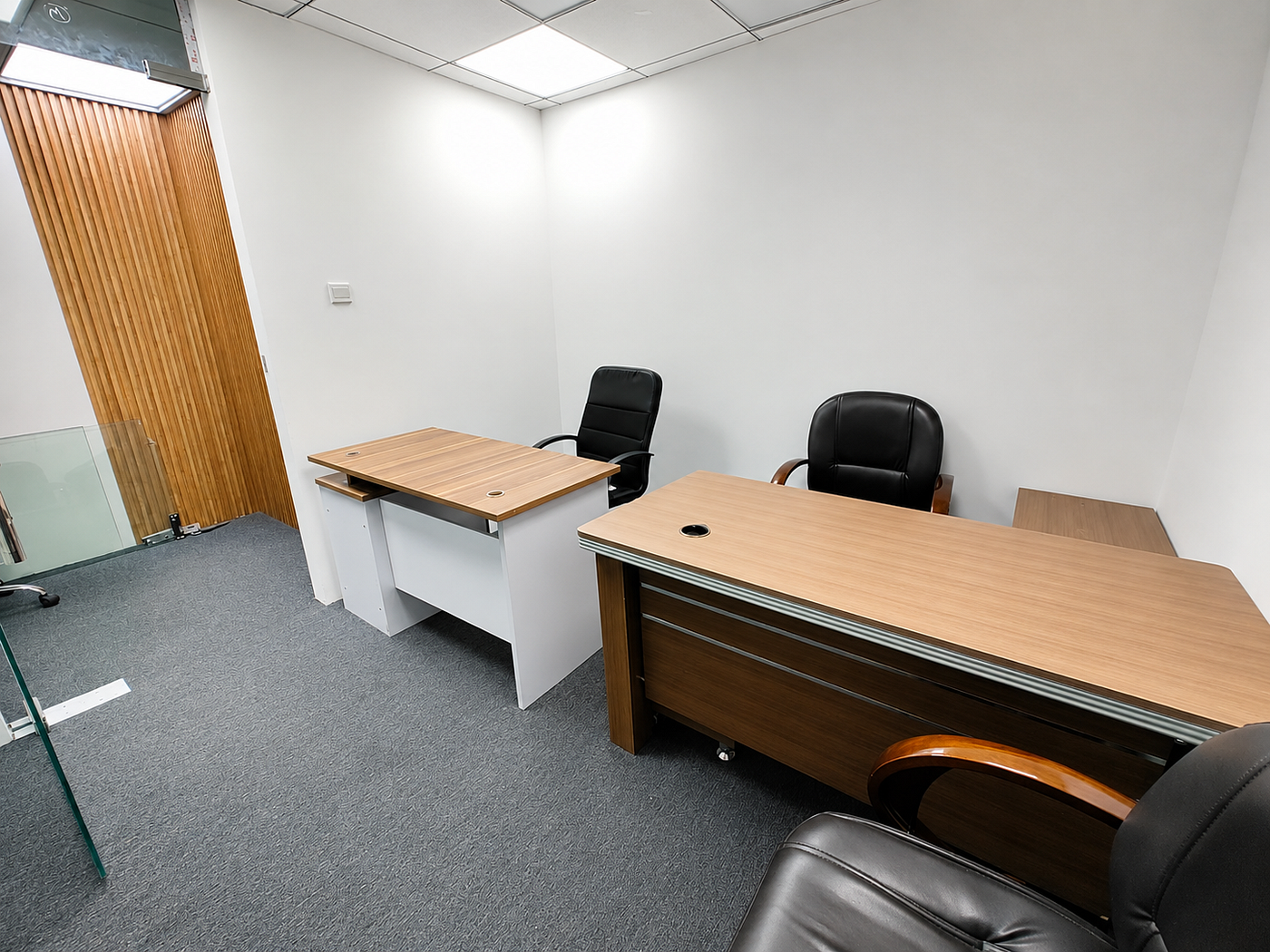 Office Space and Ejari Support in Dubai for License Renewal