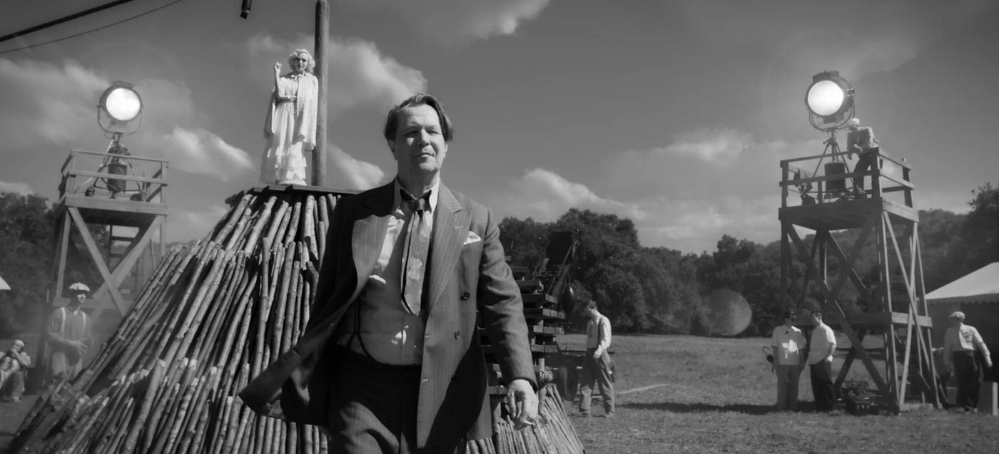 Platicando películas — “Mank”: El reflejo de la realidad, el genio no reconocido, y la magia del…