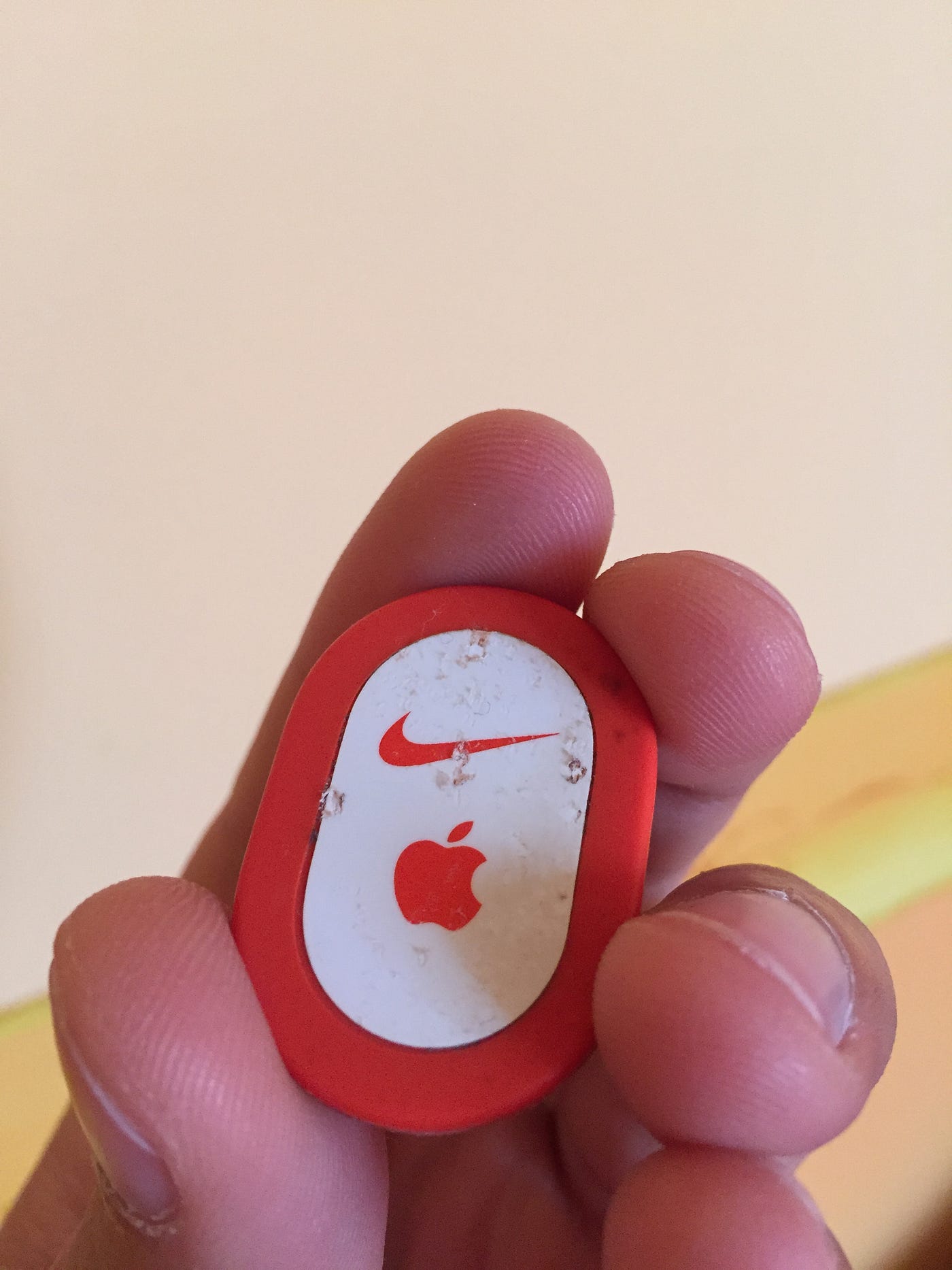 La nostalgia de los que corríamos con un chip en el zapato y un iPod en la  mano | by Martín Iván | Medium