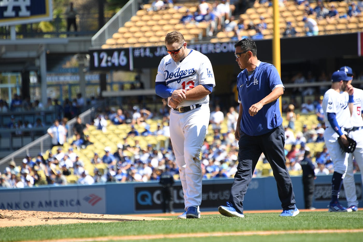 Max Muncy leaves regular season finale with left elbow injury | by Rowan  Kavner | Dodger Insider