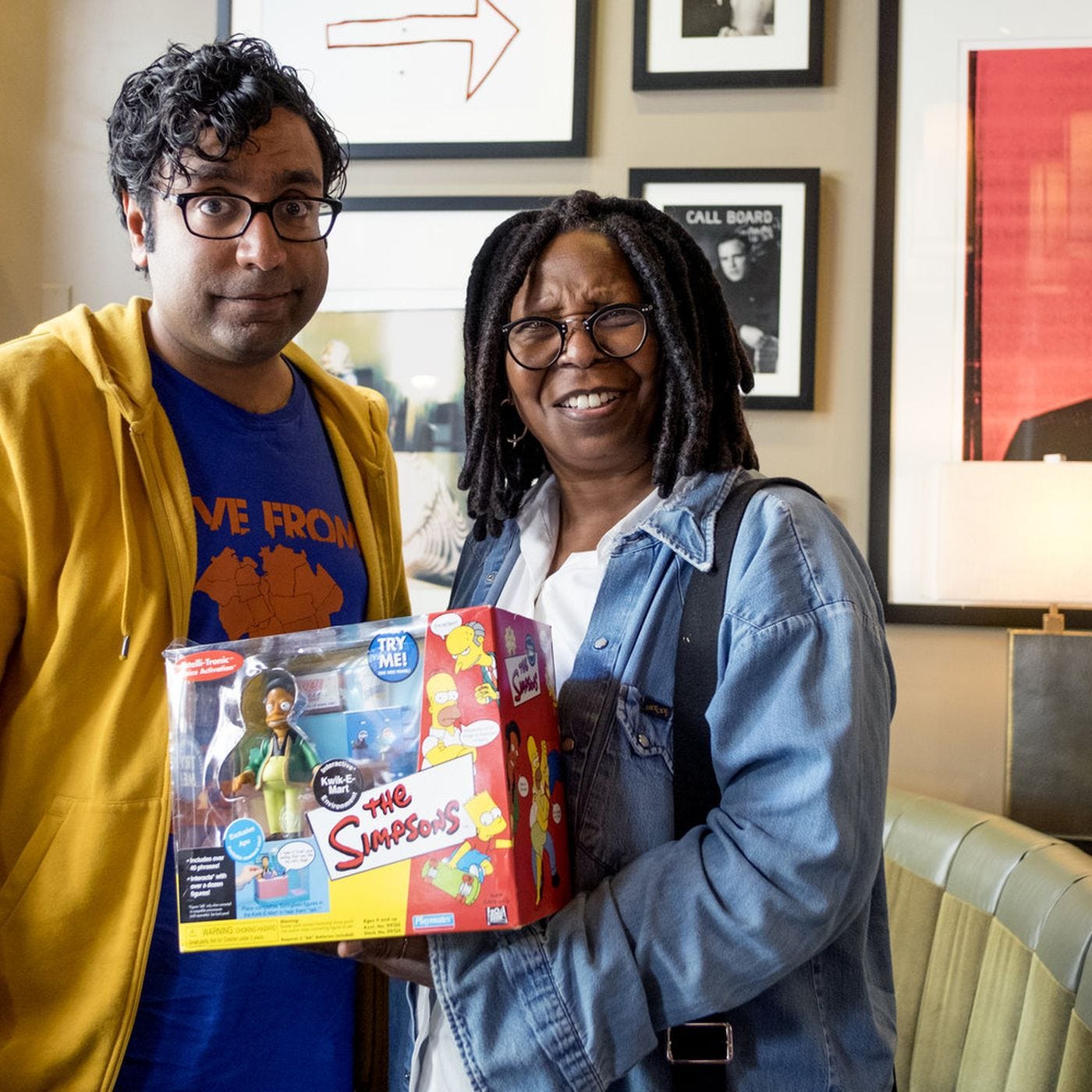 El regalo de Kondabolu para la “Negrobilia” de Whoopi Goldberg.