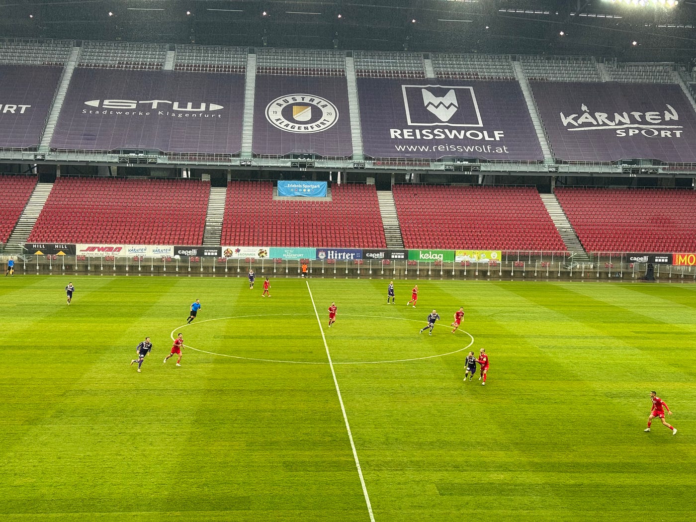 Drama im Regen: Austria Klagenfurt gegen SKN St. Pölten — ein Spiel voller Emotionen