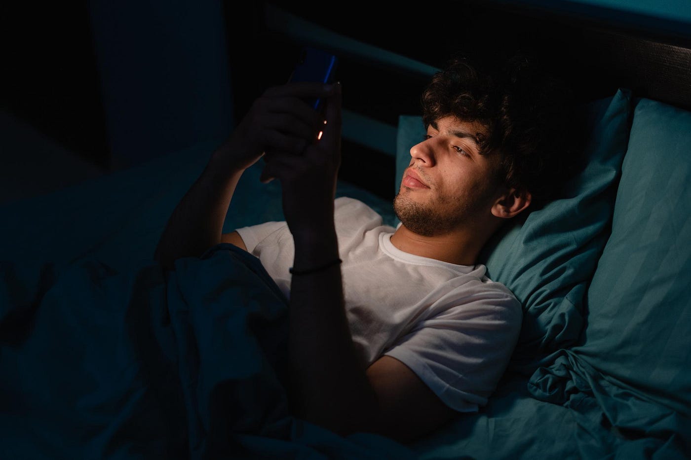 “Revenge Bedtime Procrastination”: Fenomena Menunda Tidur demi Merasa Punya Waktu untuk Diri…