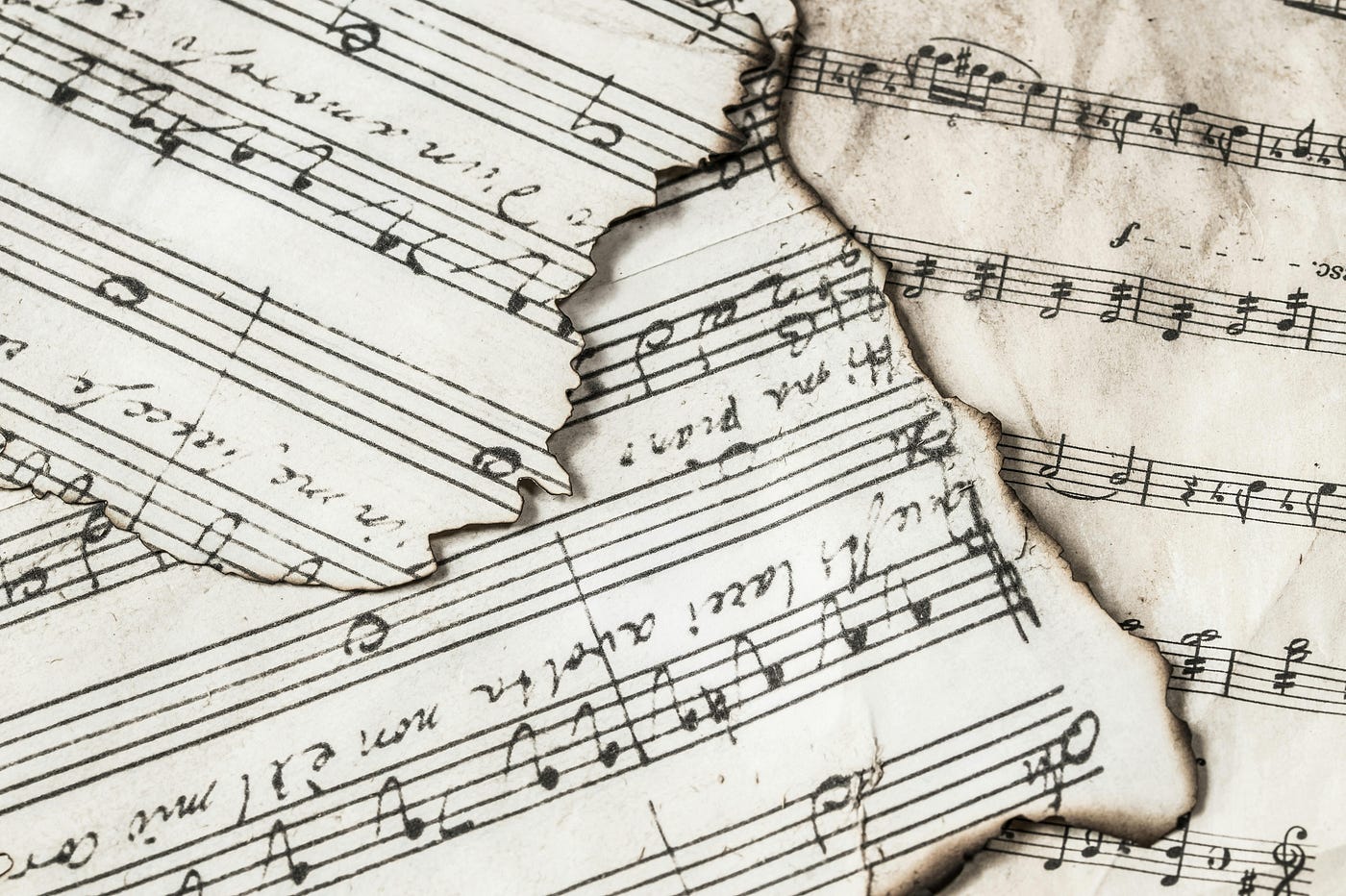 Fotoğraf: Ylanite Koppens: https://www.pexels.com/tr-tr/fotograf/muzik-notalari-934067/