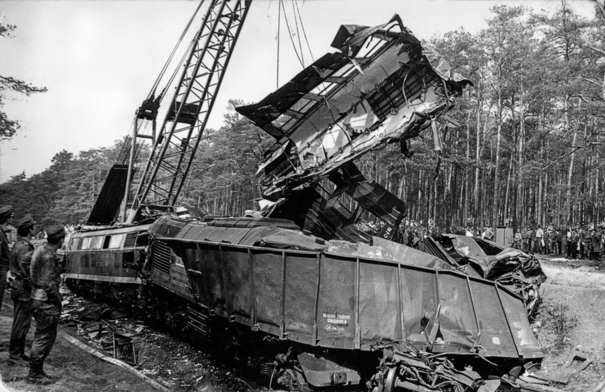 TRAIN WRECK2 ヨーヨー SPYY Swift Substitution: The 2012 Szczekociny (Poland) Train
