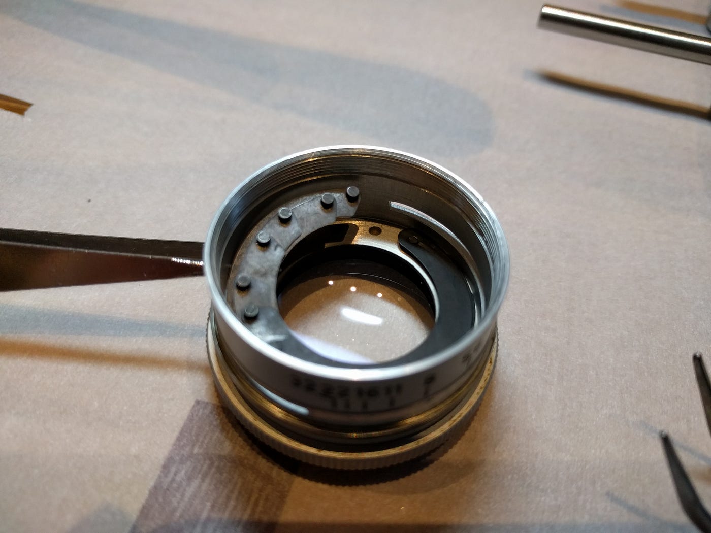 Cleaning LEICA ELMAR 9cm (90mm) f4 aperture blades and aperture