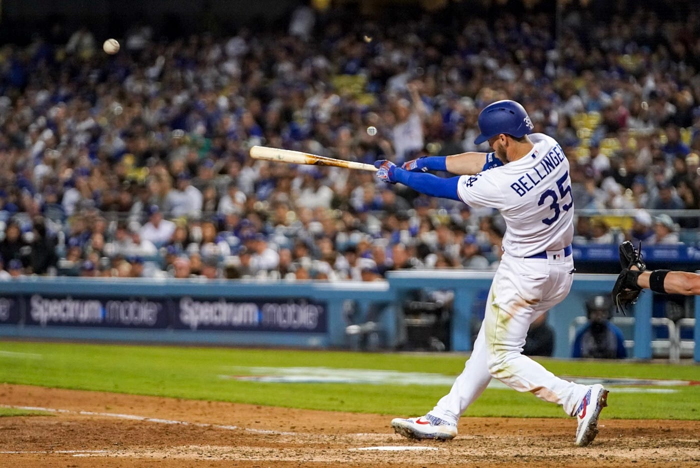 Former Dodgers catcher Russell Martin announces he is retiring