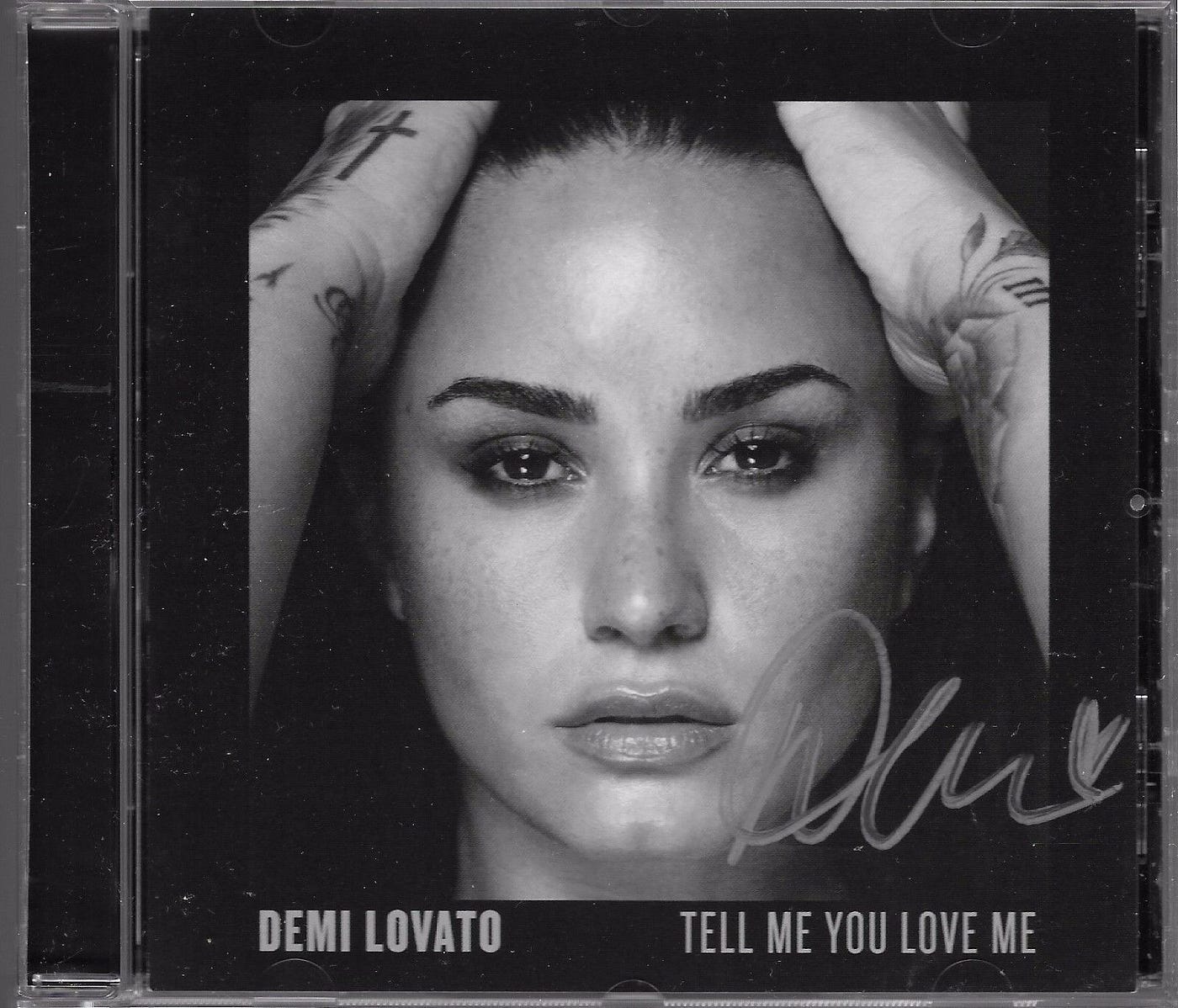 Demi Lovato caught selling fake autographs to her fans on official