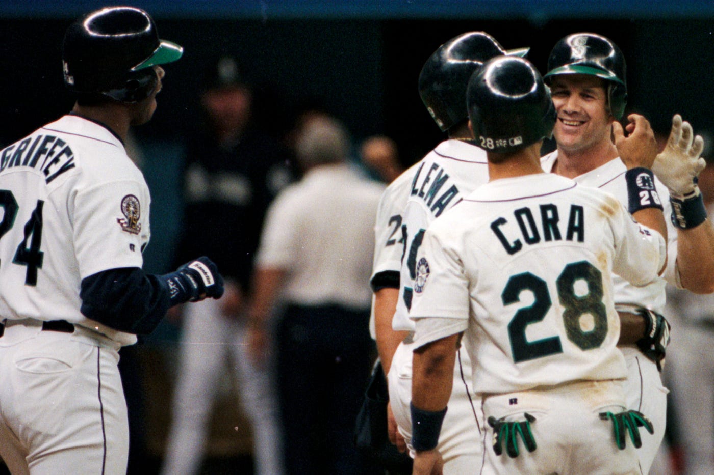 1995 ALDS Gm4: Martinez slam breaks 6-6 tie 