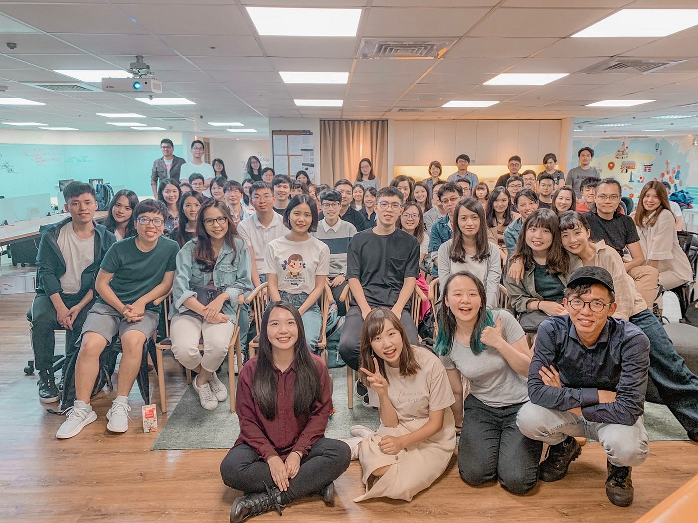 2019 回顧：從新加坡的工作即生活，到荷蘭的「好好生活」. 感覺我的2018 回顧文才寫完沒多久，竟然已經到了2019… | by Nana  Chiang | Medium