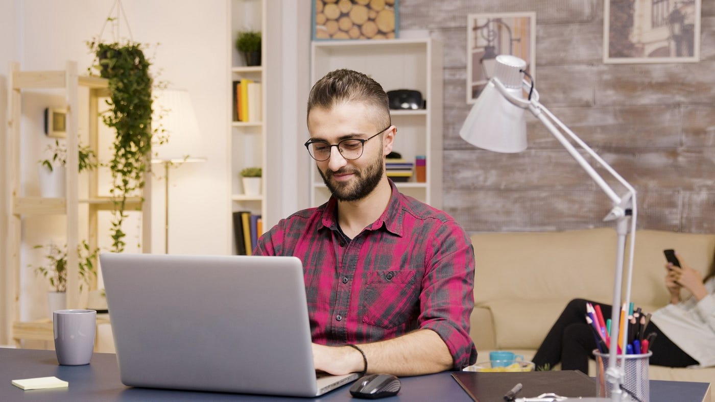 How a Freelance Website Builder Helps You Launch Faster