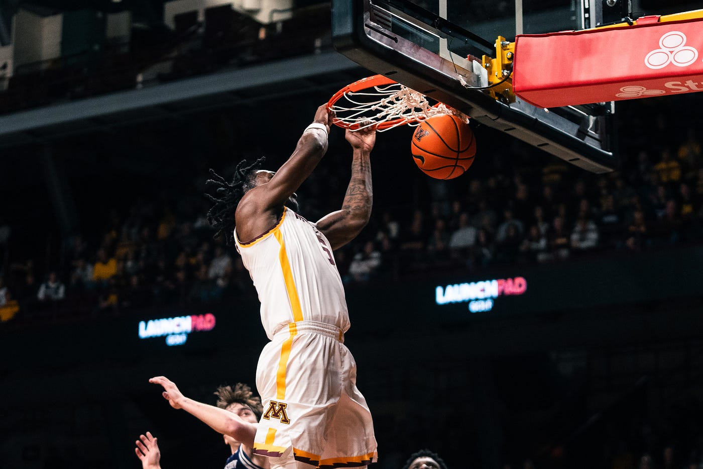 Gophers rally in final minute to beat Northwestern 67–66