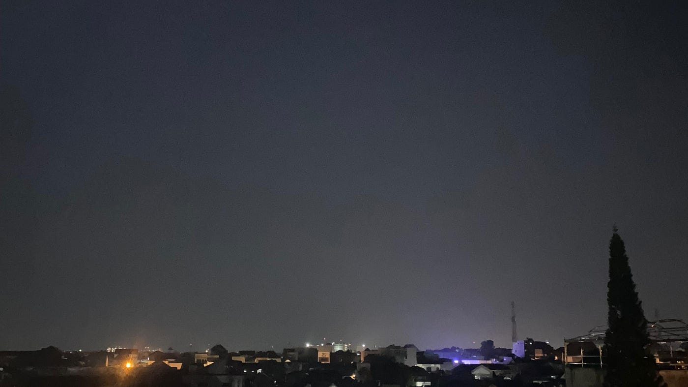Dipeluk malam