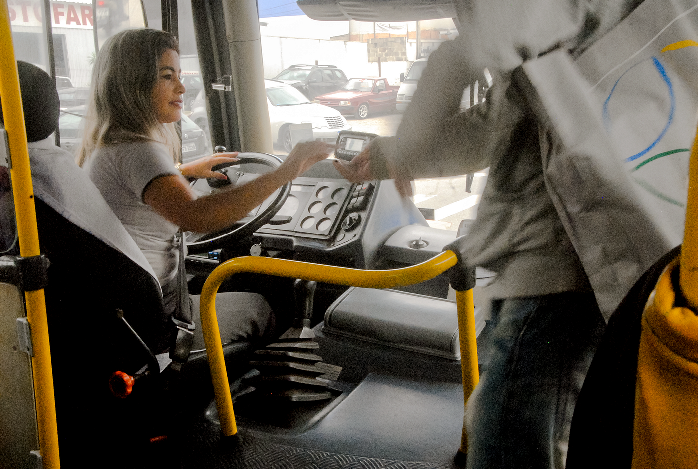Demissão de metade dos cobradores na pandemia provoca acúmulo de funções para motoristas de…
