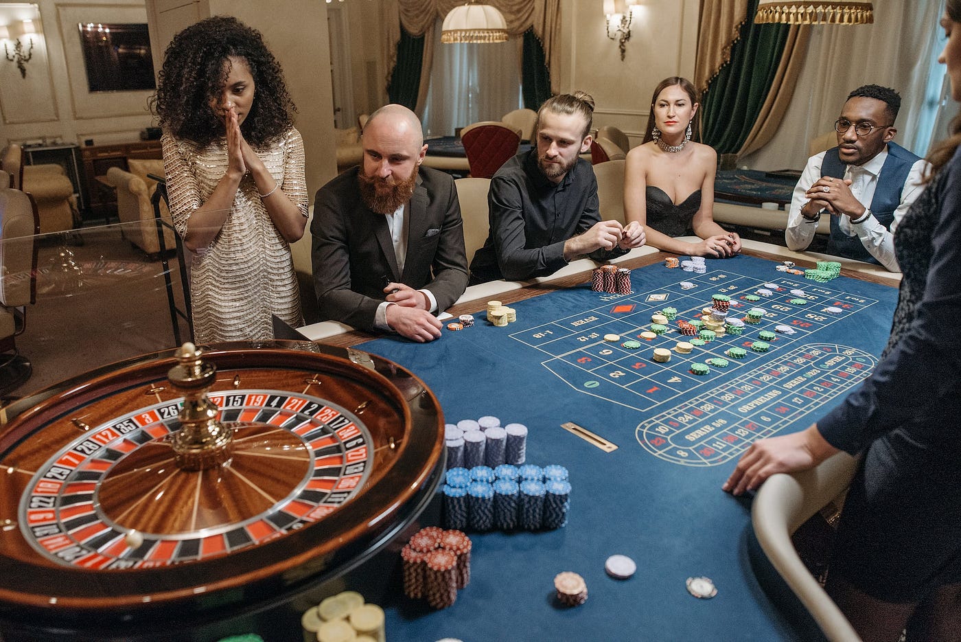 200 輪盤遊戲(Roulette) App. 輪盤遊戲介紹| by 彼得潘的iOS App Neverland | 彼得潘的999 道SwiftUI  / UIKit / Flutter / Jetpack Compose App 謎題| Medium