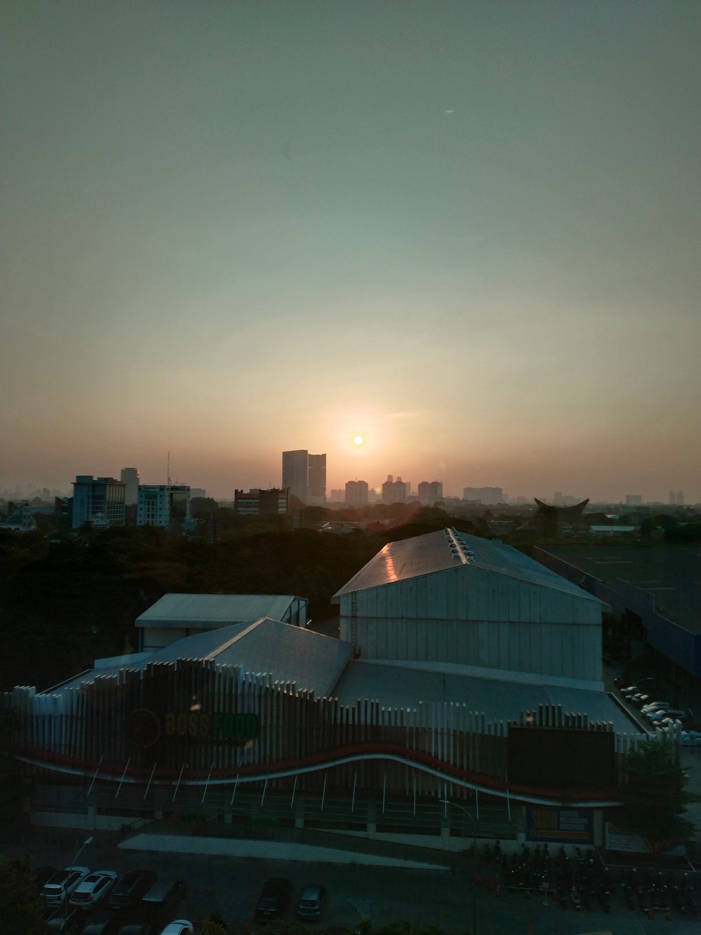 melihat senja, melihatmu