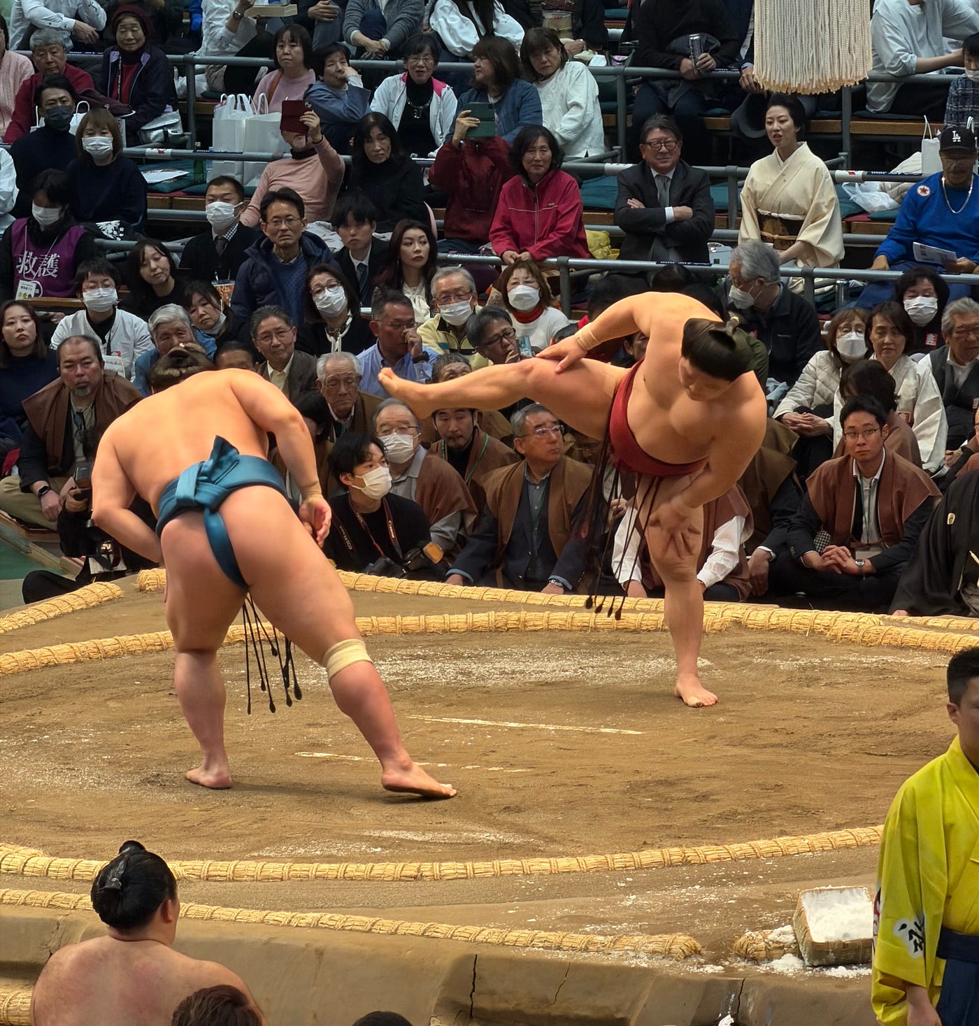 SumoDB in Neo4j: Graph Analytics of Grand Sumo