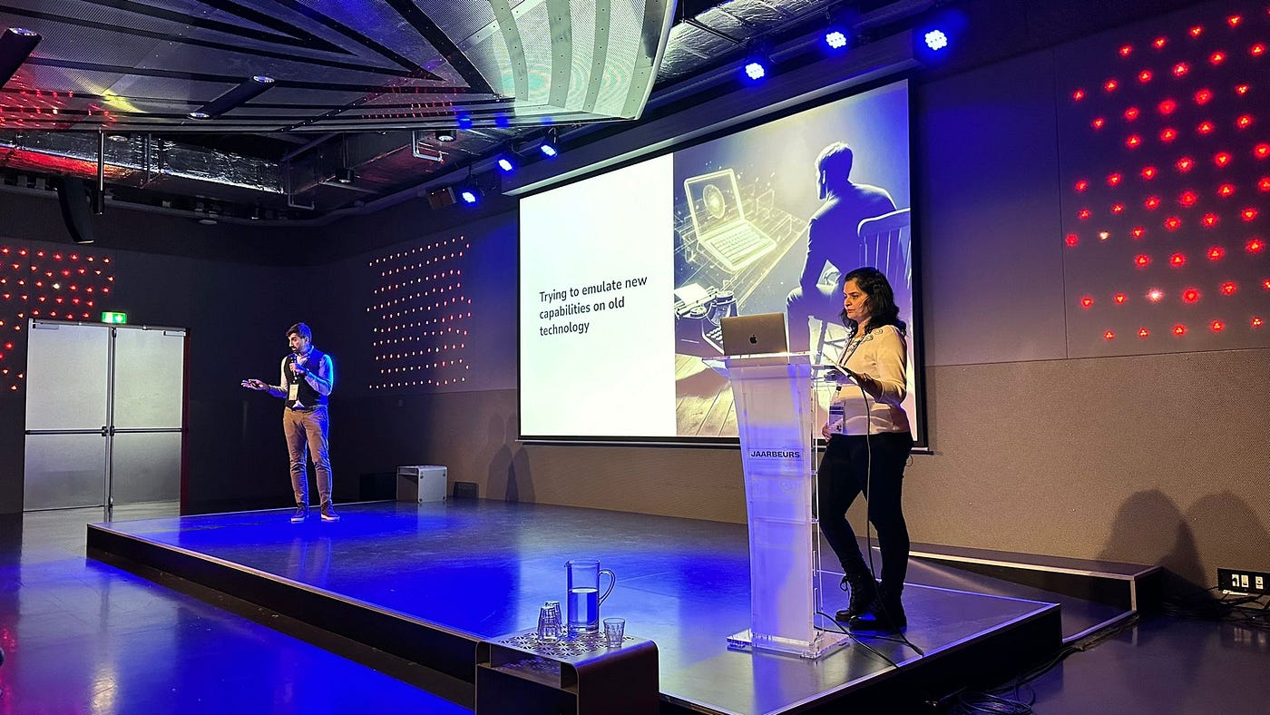 Andrea and Shweta talking about Service Meshes, in room 1, how cool!