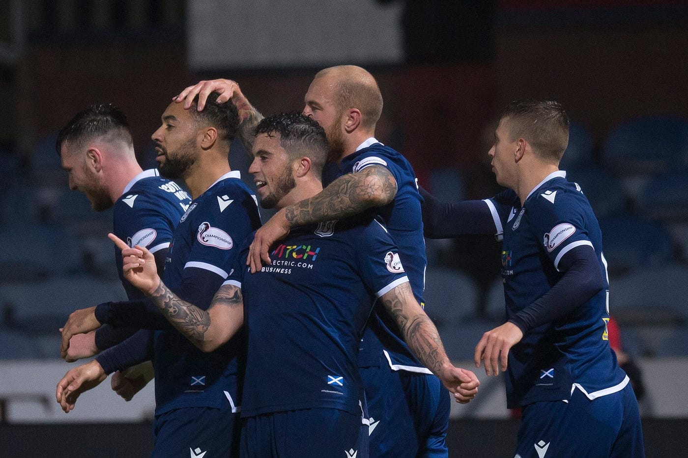 Dundee FC chega embalado para o clássico decisivo (Foto: Twitter Dundee FC).
