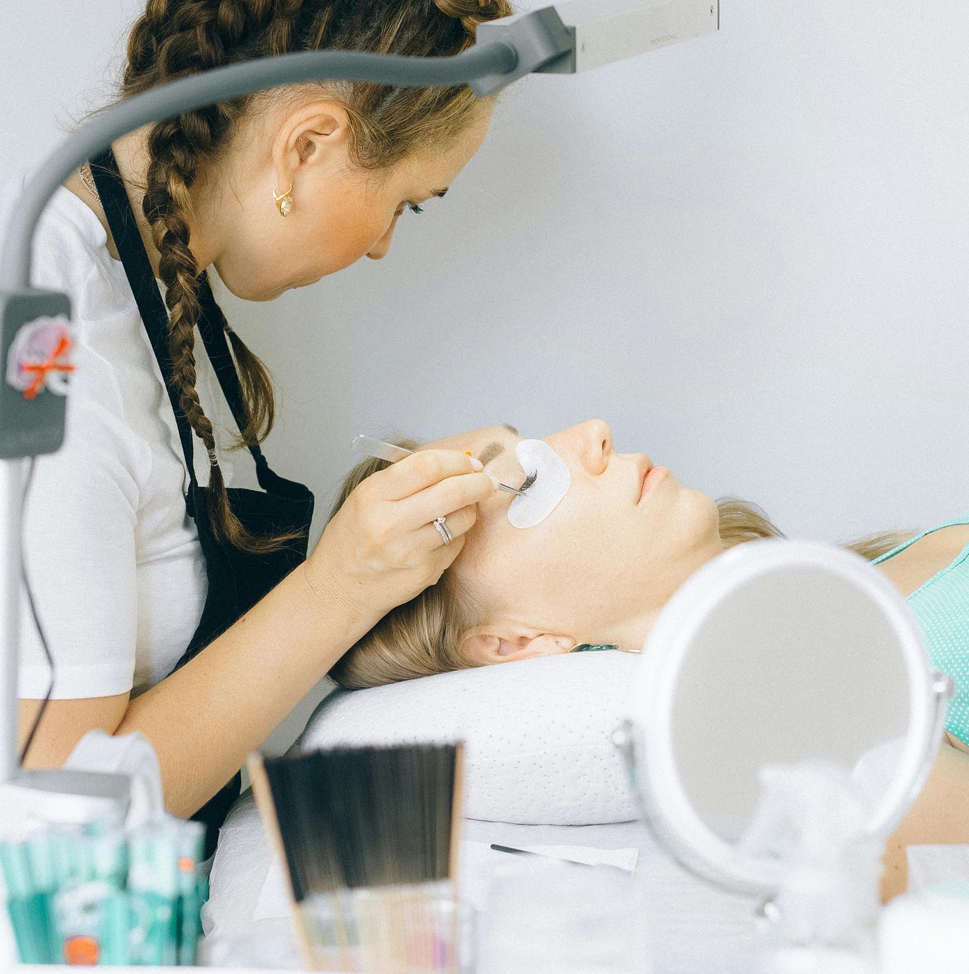 How Eyelash Extensions Offer You the Long-lasting Lash Perfection?