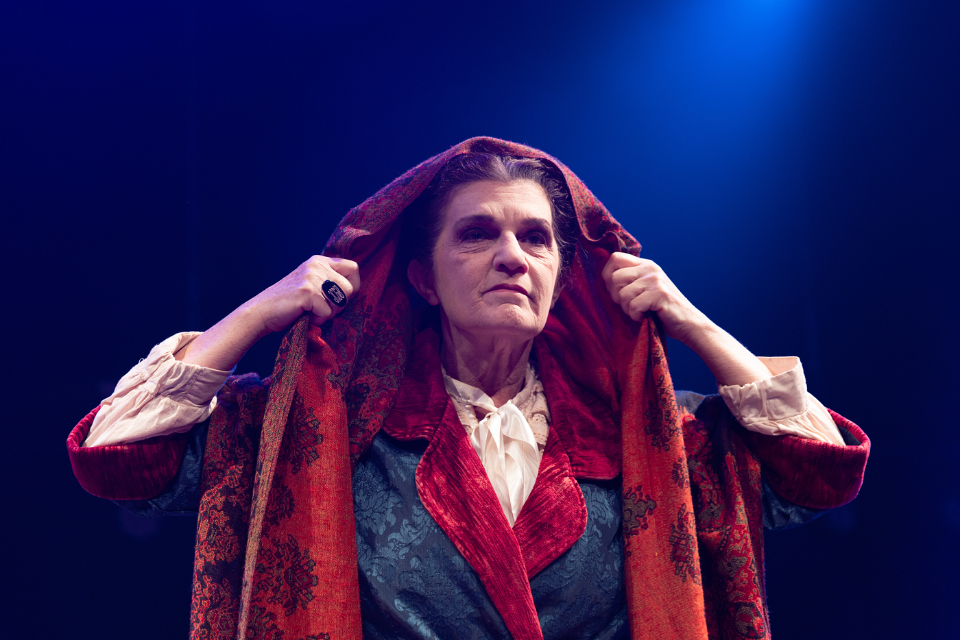 Monólogo “Helena Blavatsky — A Voz do Silêncio” retorna ao palco do Teatro  B32 | by canaltadeuramos | Medium