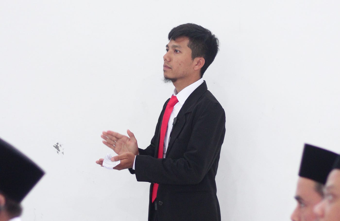 Memperjuangkan Ideologi Lewat Partai Politik