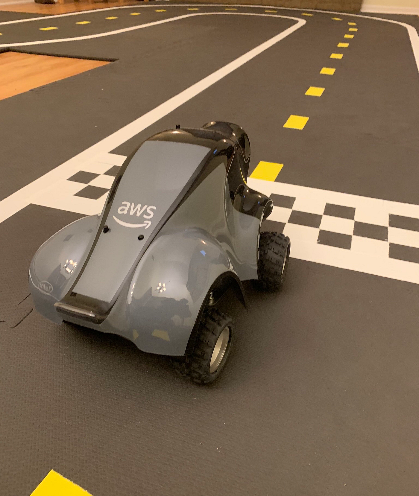 AWS DeepRacer 日本未発売品 AWS DeepRacer | AWS for Industries