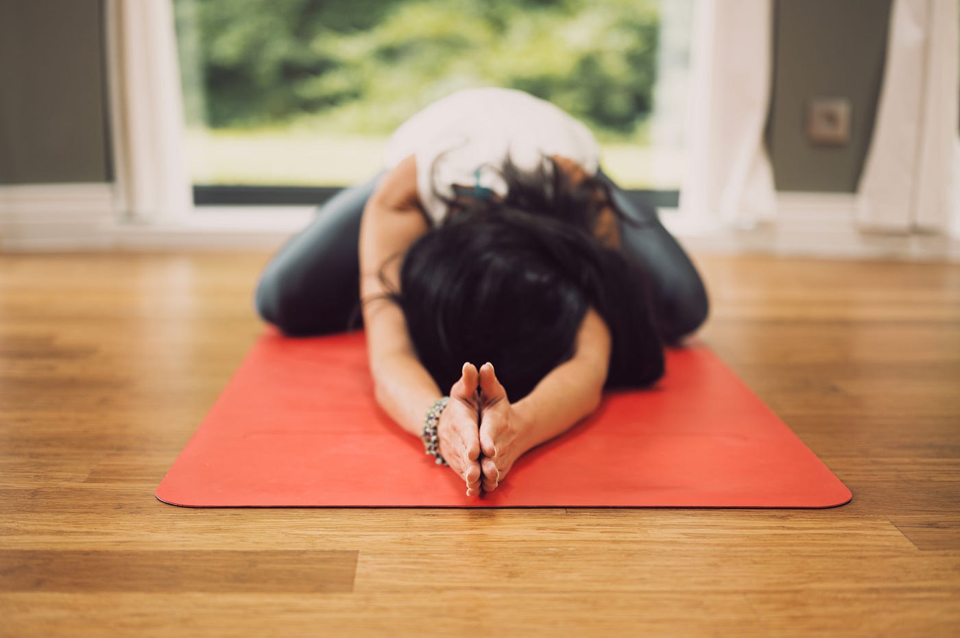 What to expect in your first yoga class - Ekhart Yoga