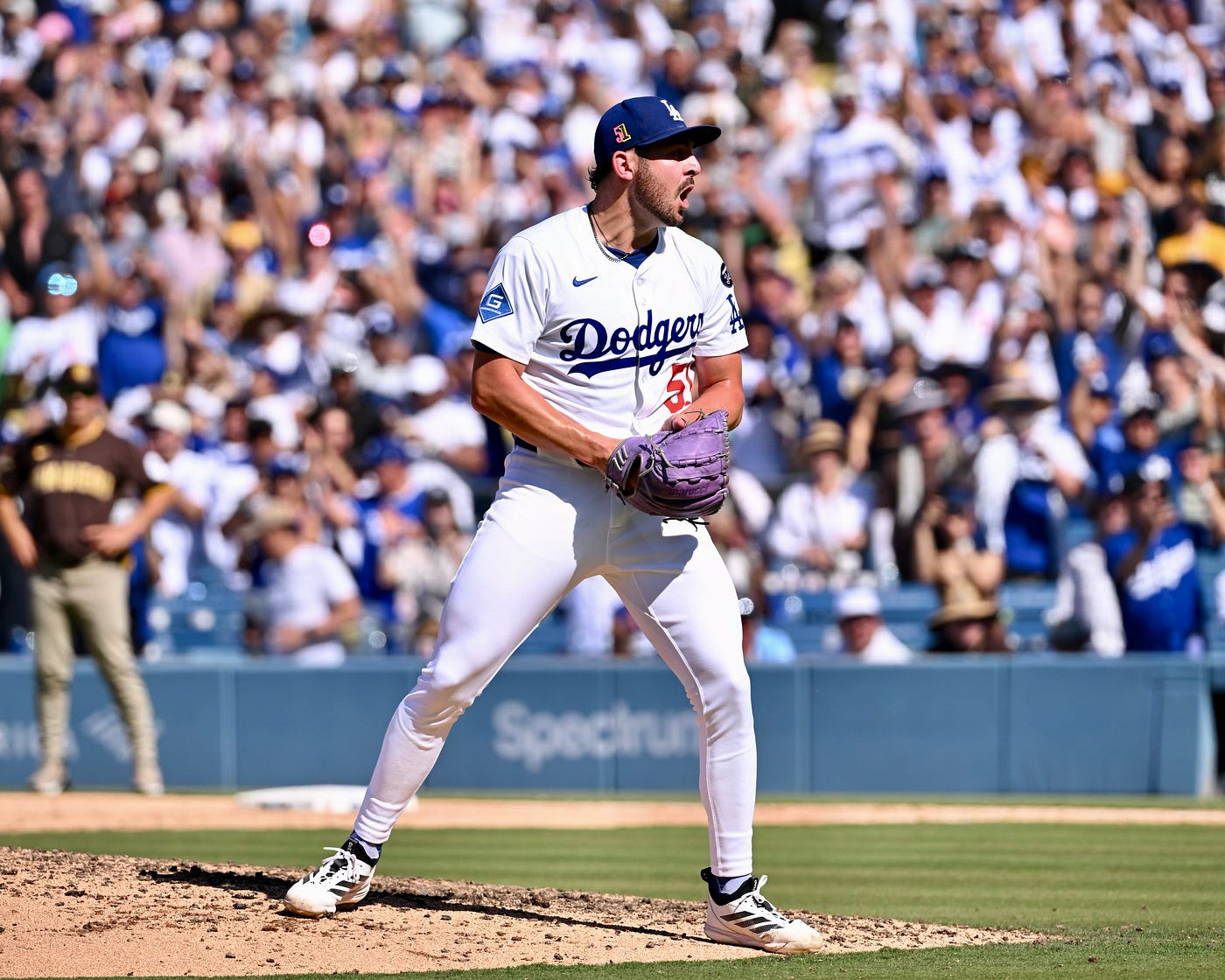 AFTER THE FRUSTRATION OF LOSING HIS CHILD, ALEX VESIA ACCEPTS A PAY REDUCTION TO CONTINUE WEARING THE DODGERS. PINKY – Media News 48
