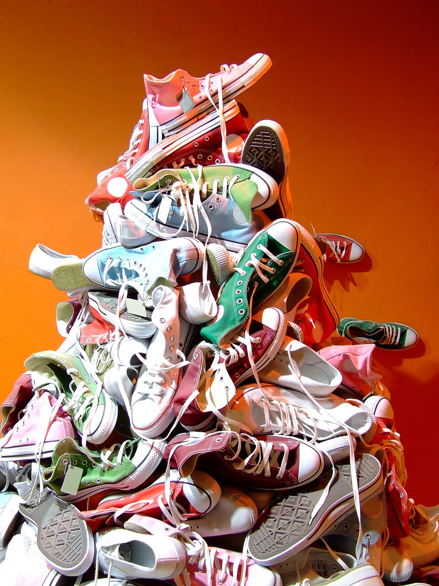 Sneaker… ¡¿Qué?!”: Significado e historia del concepto | by Foot on Mars |  Foot on Mars | Medium