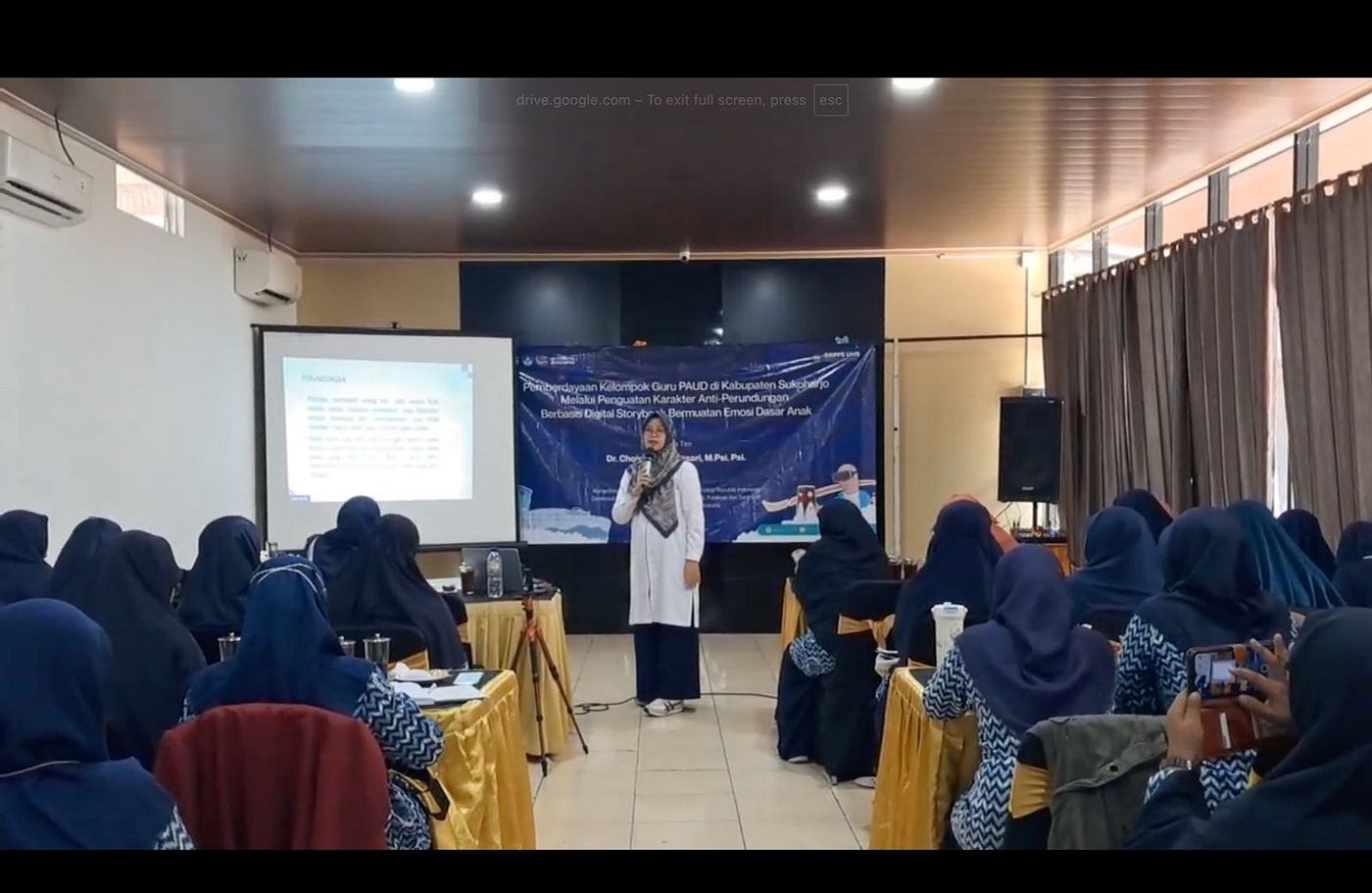 Pemaparan Ketua tim PkM UMS, Dr. Choiriyah Widyasari, M.Psi