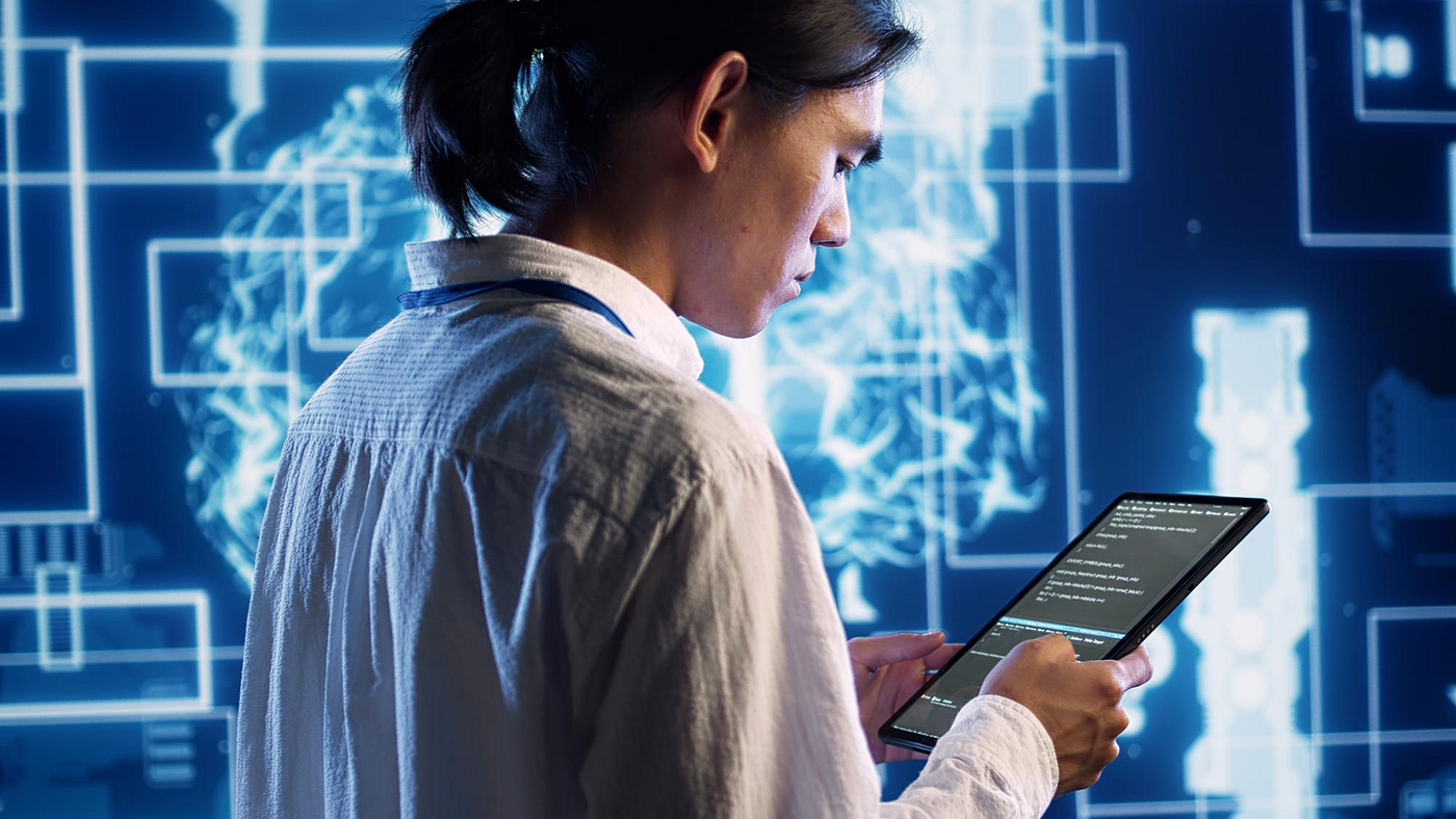 How Machine Learning Enhances Mobile App Performance
