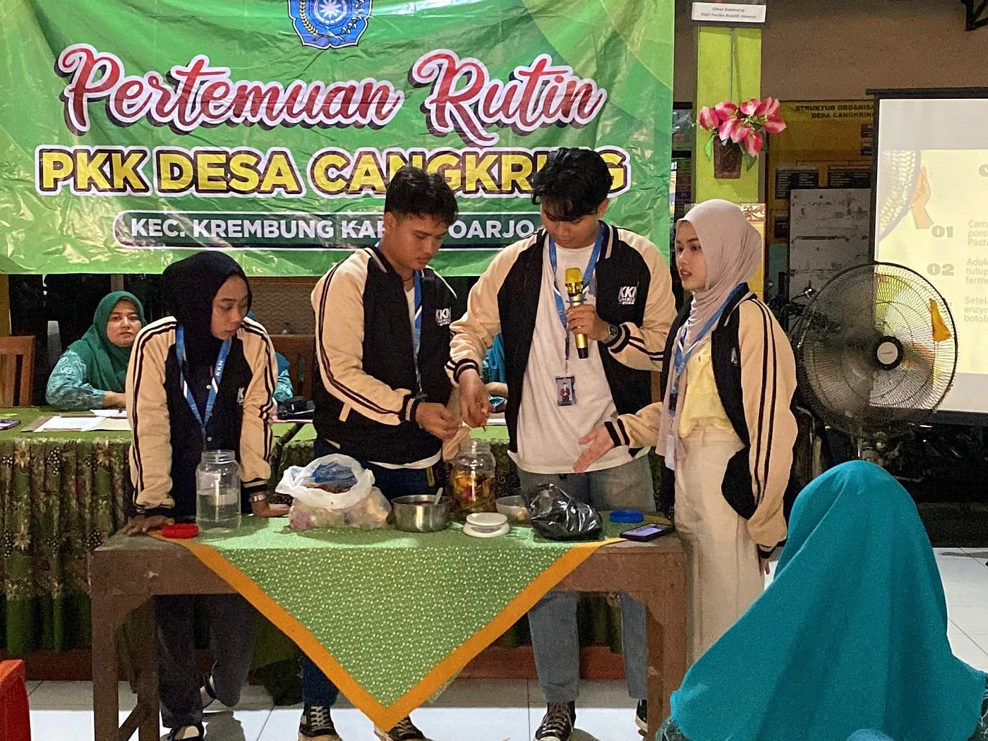 KKNT 12 Umsida Ajari Buat Eco Enzyme, yang Sebelumnya Warga Belum Pernah Memanfaatkannya