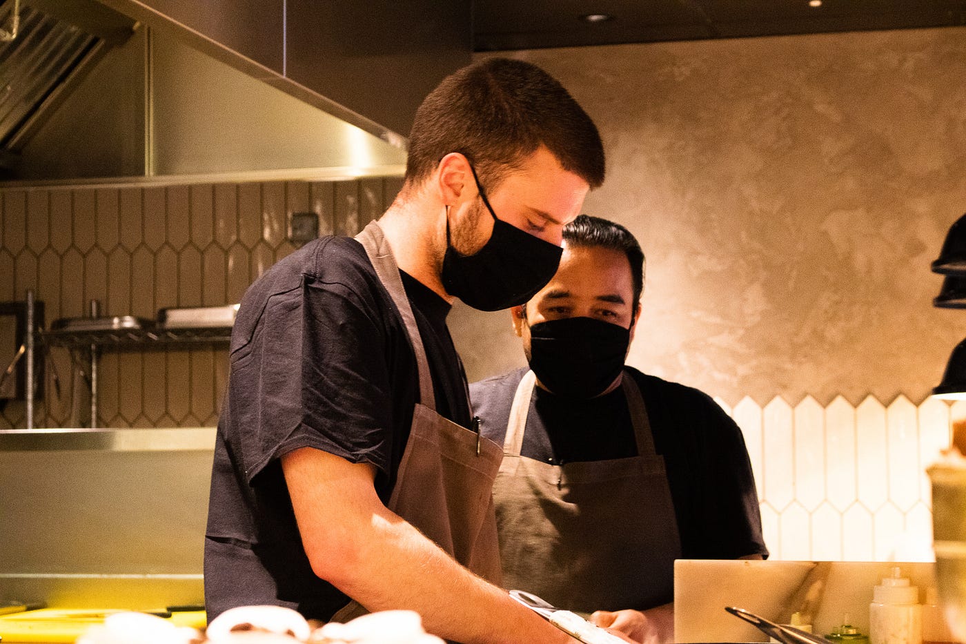 Do Cooks Have to Wear Masks in the Kitchen: Essential Safety Insights