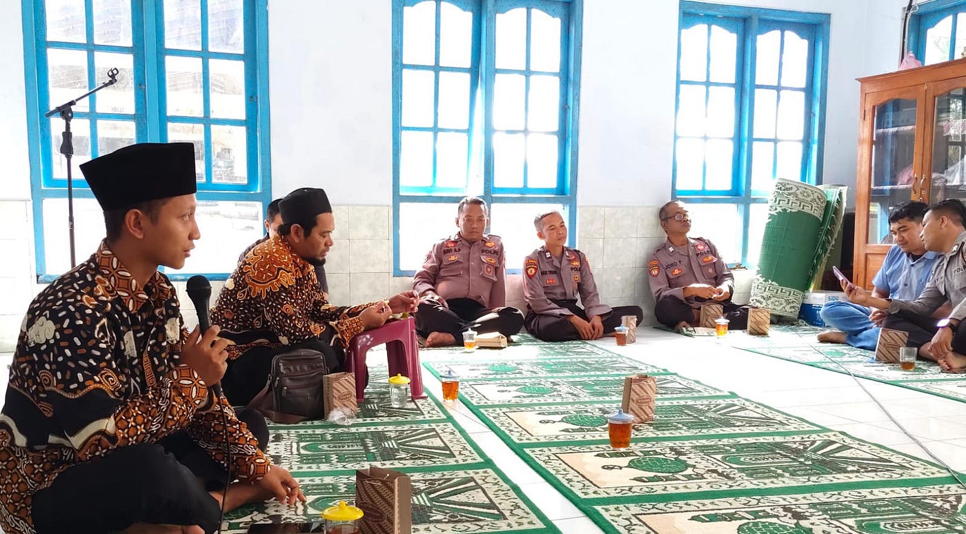 Beragama yang Komprehensif : Penyuluh Lendah Beri Tausyiah di Polsek Lendah